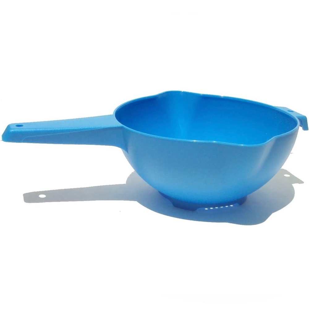 Tupperware Strainer 2 Quart Colander with Handle in Blue